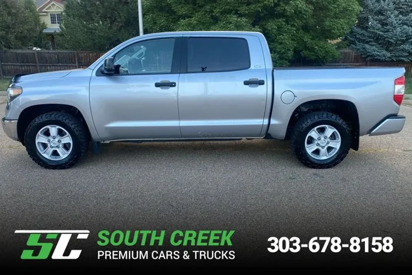 2017 Toyota Tundra SR5 photo 1