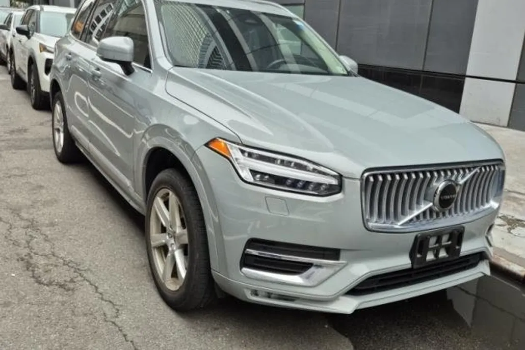 2024 Volvo XC90 B5 Core photo 1
