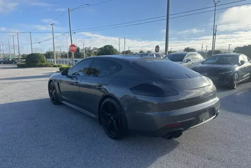 2015 Porsche Panamera GTS photo 2