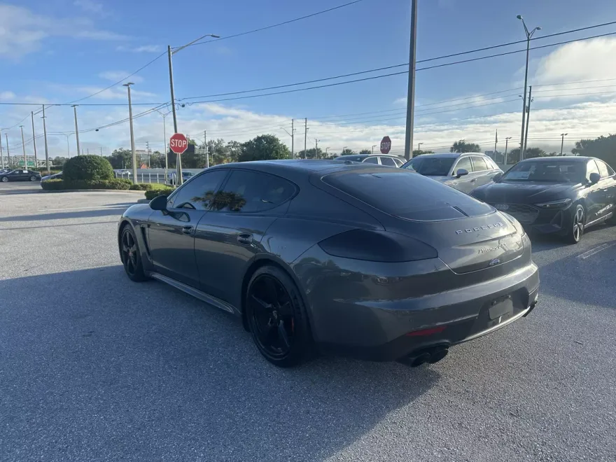 2015 Porsche Panamera GTS photo 2