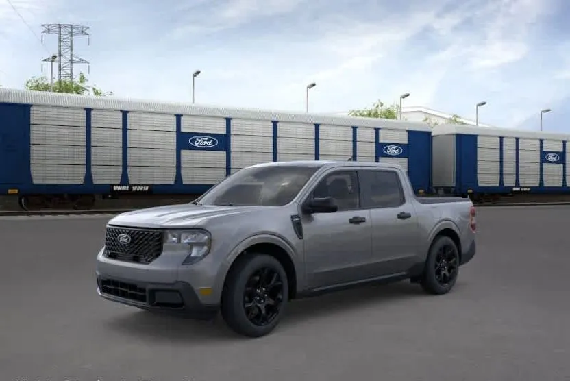 2025 Ford Maverick XLT photo 1