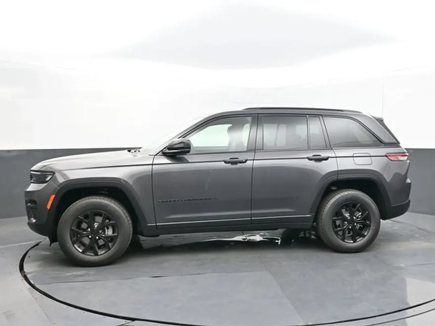 2025 Jeep Grand Cherokee Laredo Altitude photo 1