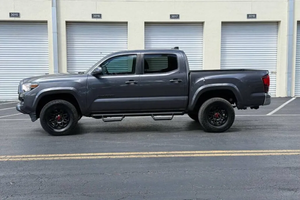 2021 Toyota Tacoma SR5 V6 photo 1