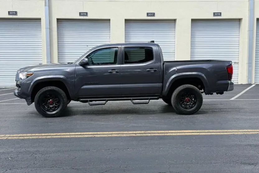 2021 Toyota Tacoma SR5 V6 photo 1