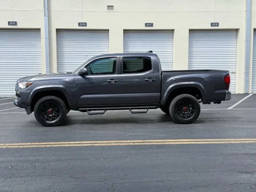 2021 Toyota Tacoma SR5 V6 photo 1
