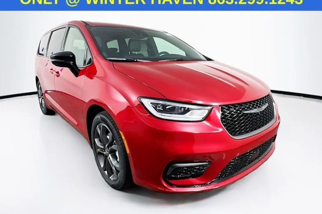 2026 Chrysler Pacifica photo 1