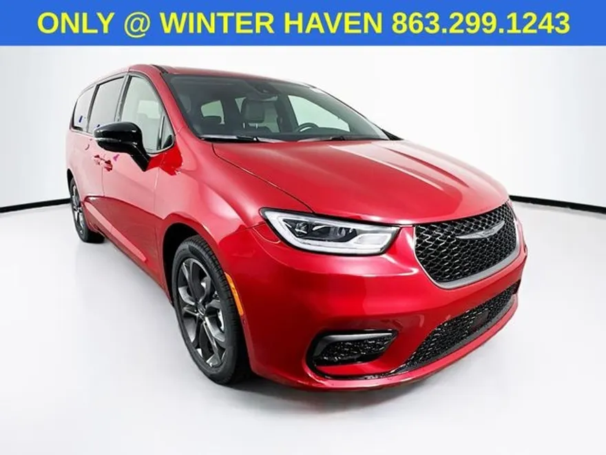 2026 Chrysler Pacifica photo 1