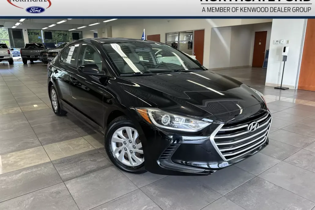 2017 Hyundai Elantra SE photo 1