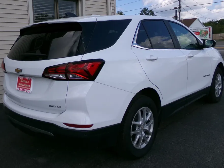 2023 Chevrolet Equinox LT photo 1
