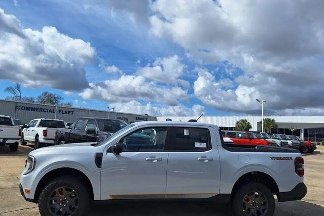 2025 Ford Maverick Tremor photo 1
