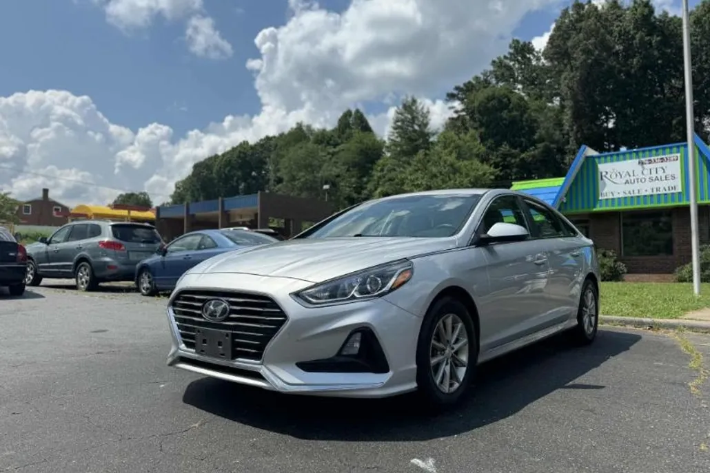 2019 Hyundai Sonata SE photo 1