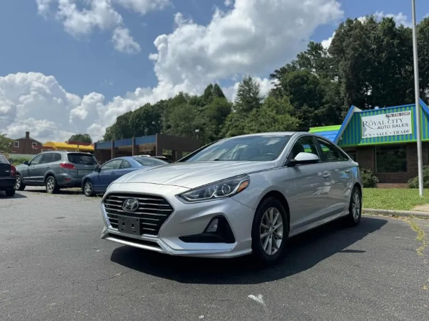 2019 Hyundai Sonata SE photo 1