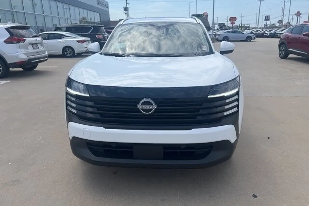 2025 Nissan Kicks SV photo 1