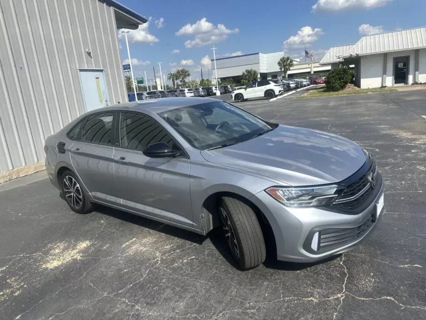 2024 Volkswagen Jetta Sport photo 1