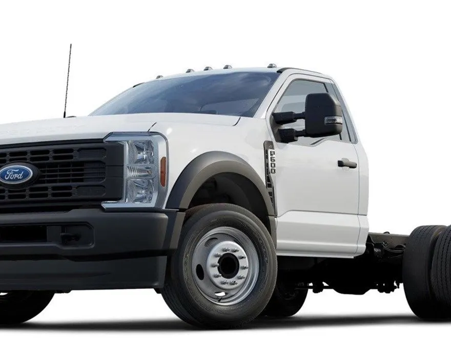 2024 Ford F-600 photo 1