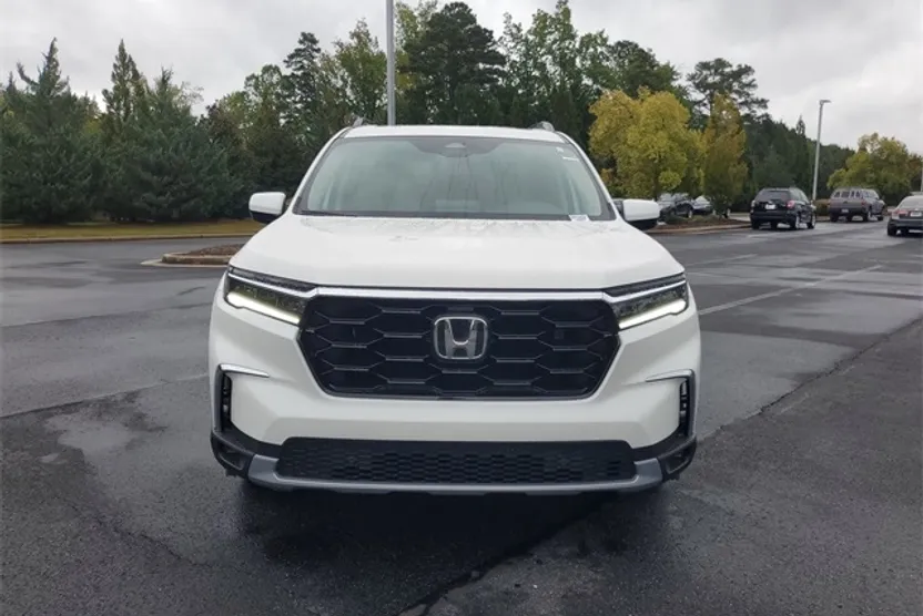 2025 Honda Pilot Touring photo 1