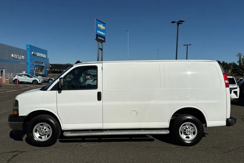 2024 Chevrolet Express Cargo 2500 photo 1