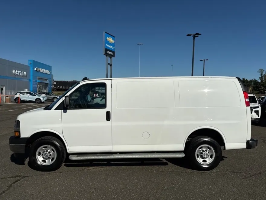 2024 Chevrolet Express Cargo 2500 photo 1