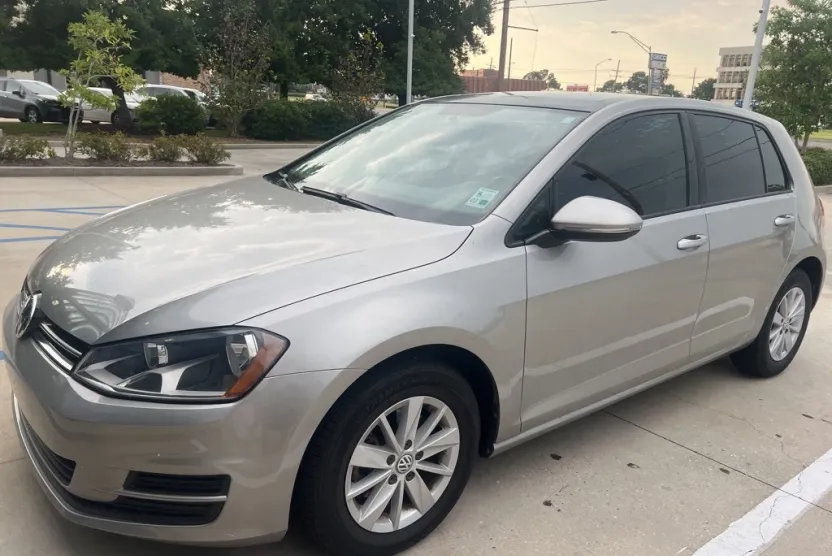 2016 Volkswagen Golf TSI S photo 1