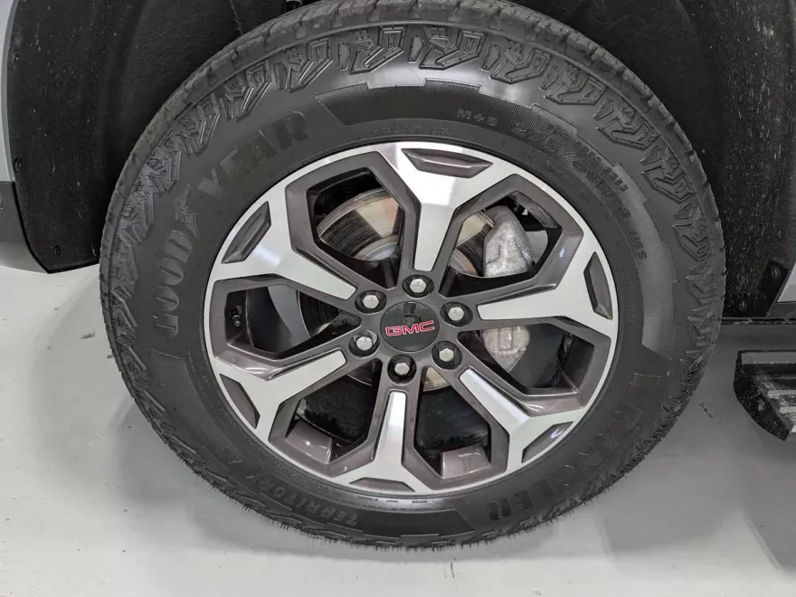 2025 Gmc Yukon AT4 Ultimate photo 1