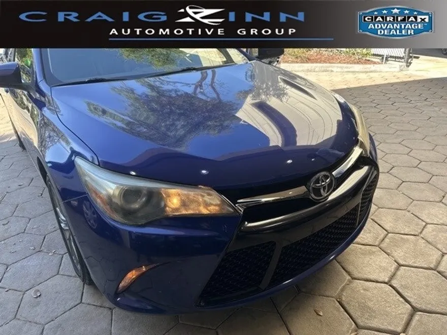 2016 Toyota Camry SE photo 1