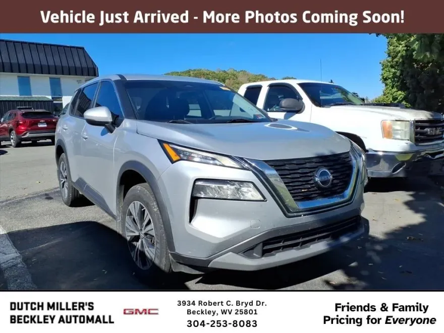 2022 Nissan Rogue SV photo 1