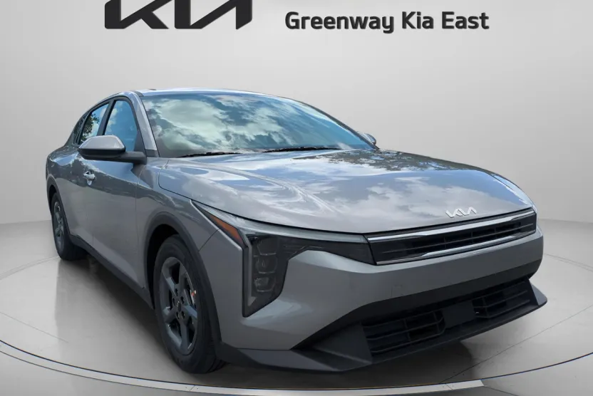 2025 Kia K4 LXS photo 1