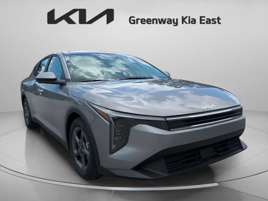 2025 Kia K4 LXS photo 1