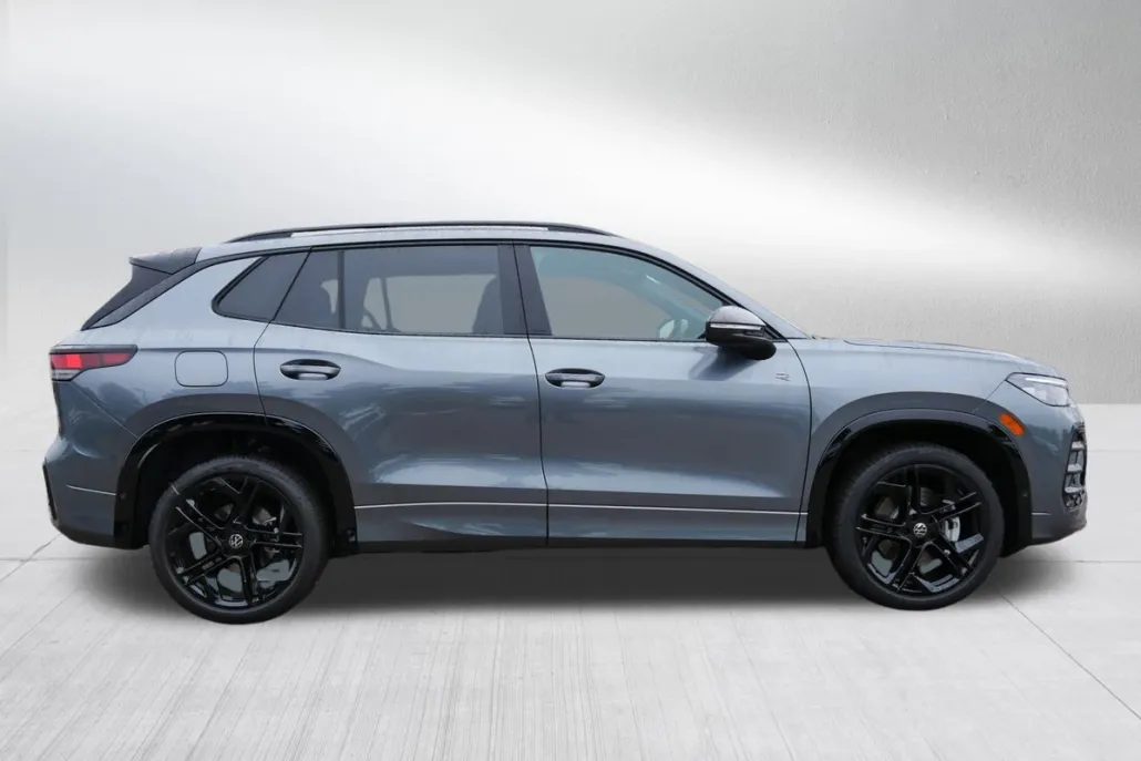 2025 Volkswagen Tiguan SE R-Line Black photo 1