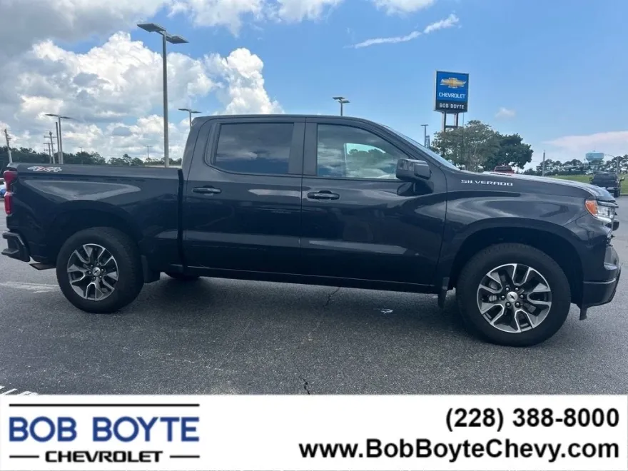 2024 Chevrolet Silverado 1500 RST photo 1