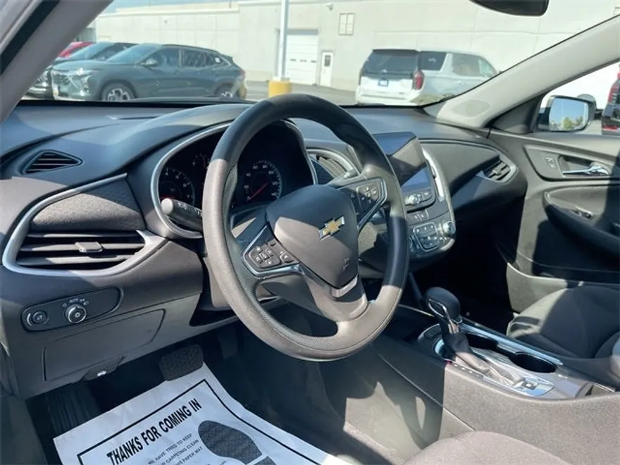 2024 Chevrolet Malibu 1LT photo 1