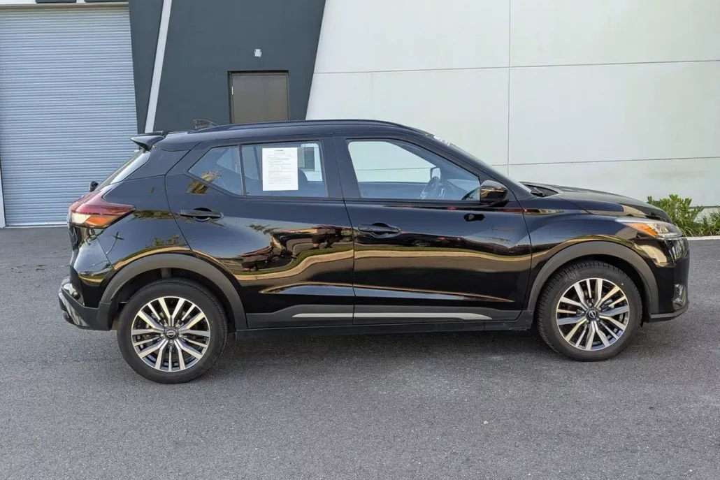 2024 Nissan Kicks SR photo 1