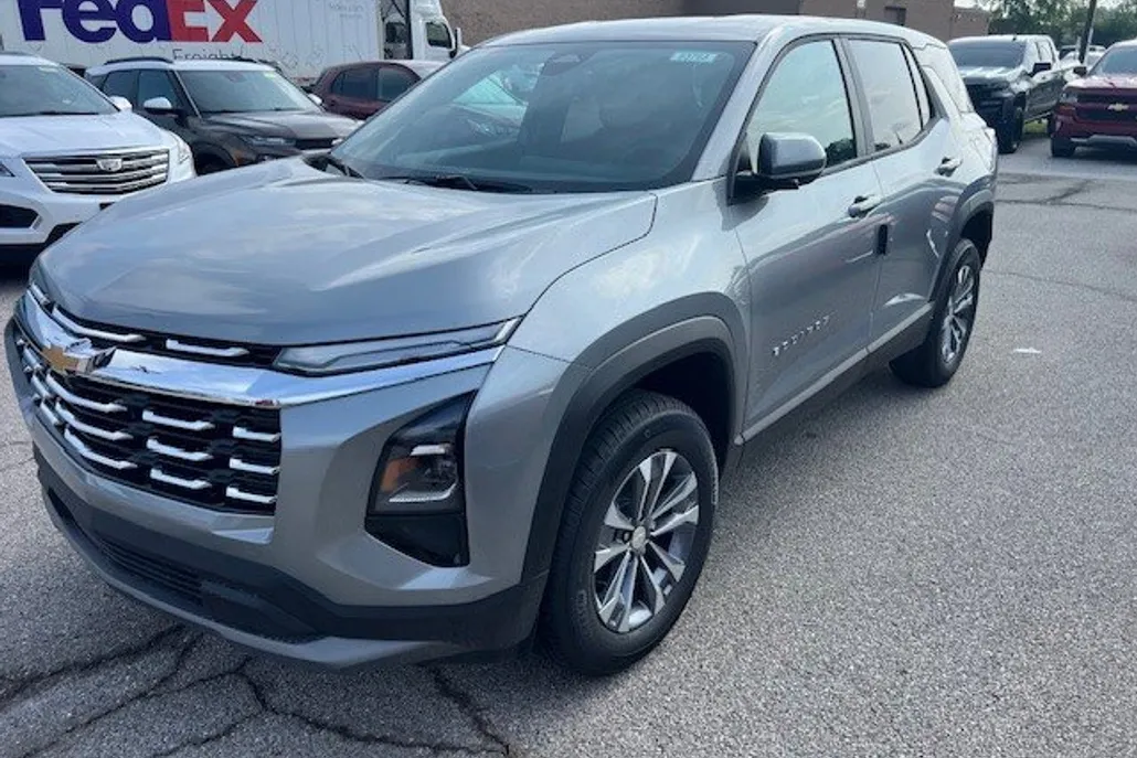2026 Chevrolet Equinox LT photo 1