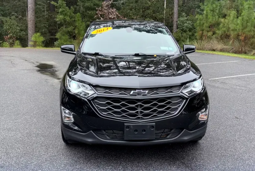 2019 Chevrolet Equinox LT photo 1
