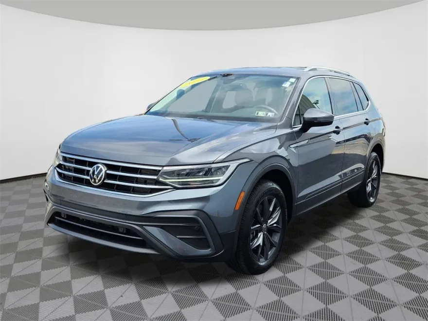 2023 Volkswagen Tiguan SE photo 1
