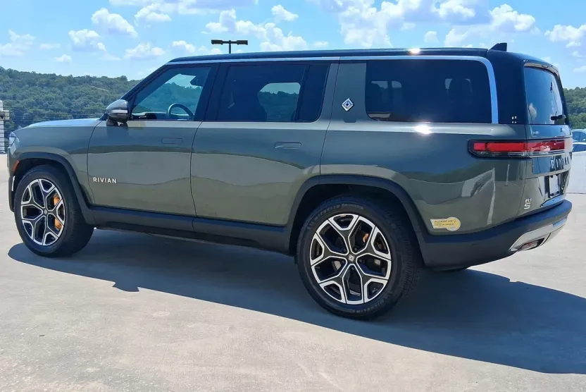 2022 Rivian R1S Launch Edition photo 1