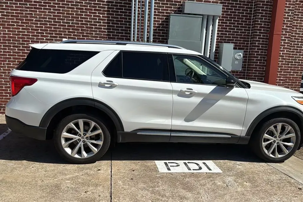 2022 Ford Explorer Platinum photo 1