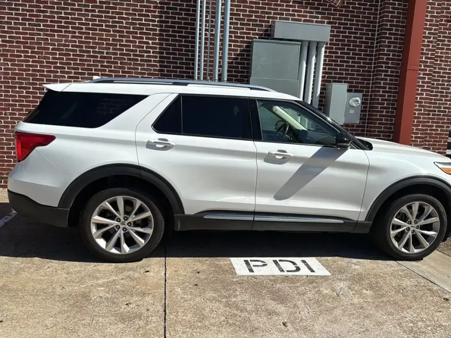 2022 Ford Explorer Platinum photo 1