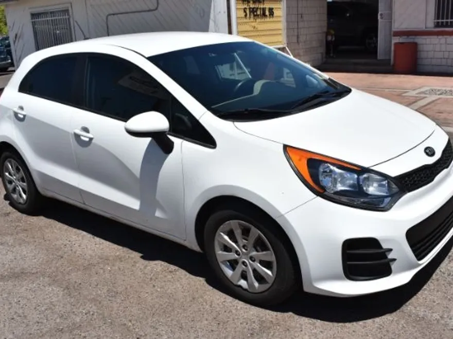 2008 Kia Rondo LX photo 1