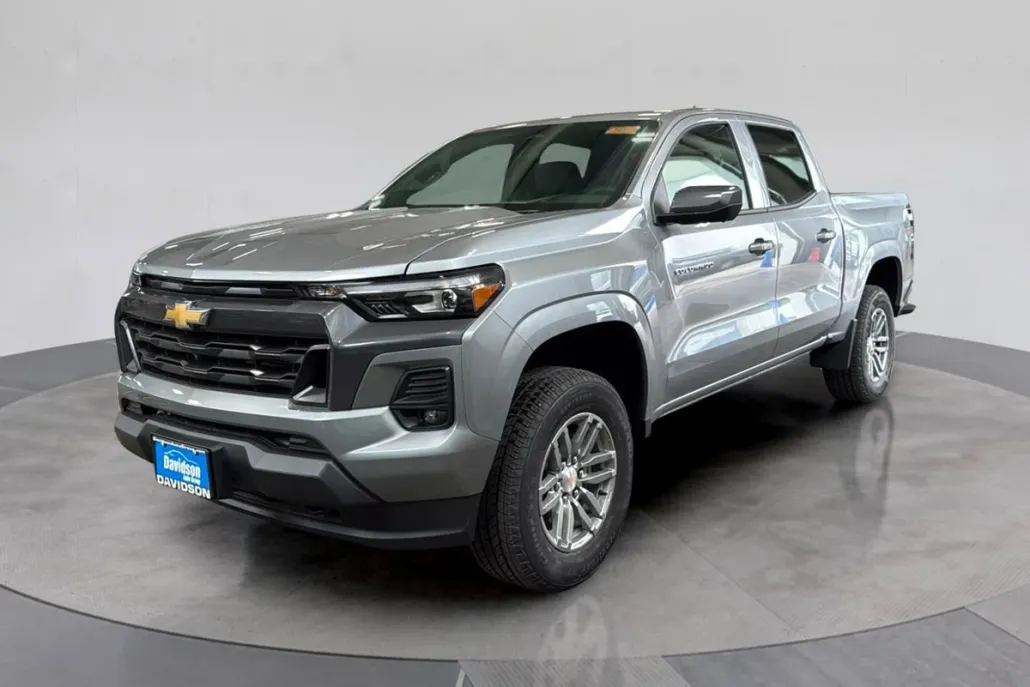 2025 Chevrolet Colorado Work Truck LT photo 1