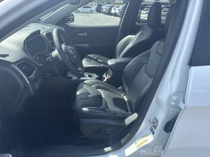 2022 Jeep Cherokee Limited photo 1