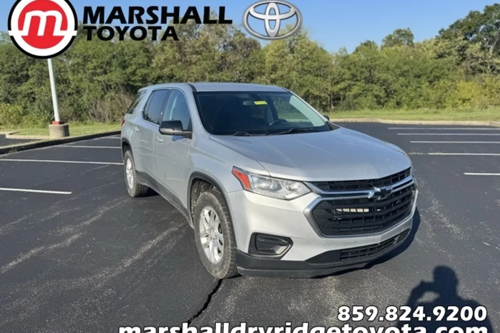 2021 Chevrolet Traverse LS photo 1