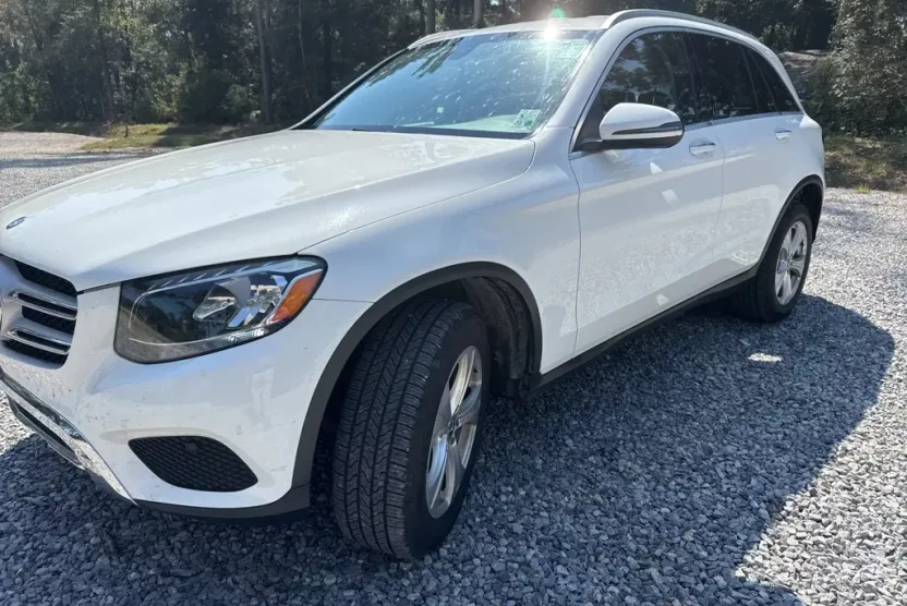 2017 Mercedes Benz GLC 300 photo 1