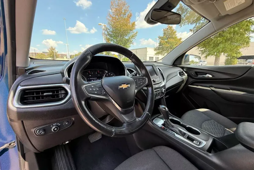 2021 Chevrolet Equinox LT photo 1