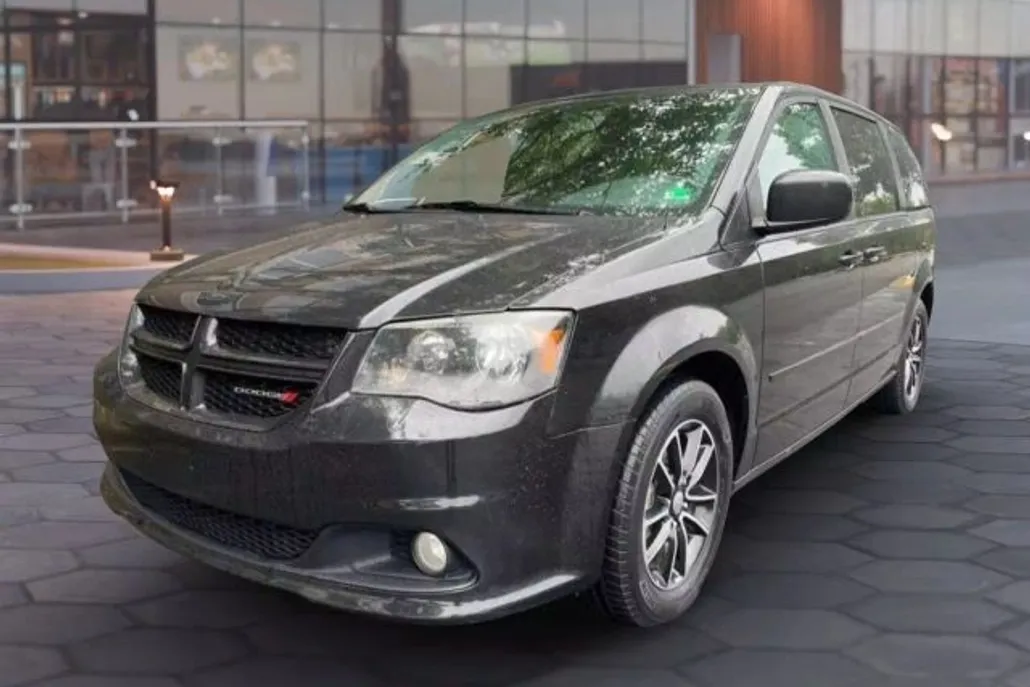 2016 Dodge Grand Caravan R/T photo 1