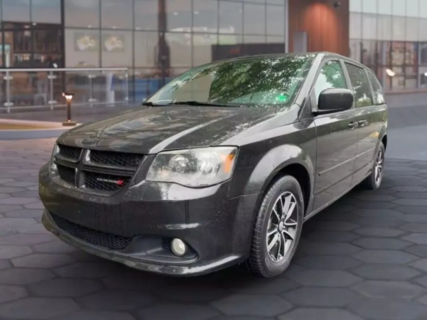 2016 Dodge Grand Caravan R/T photo 1