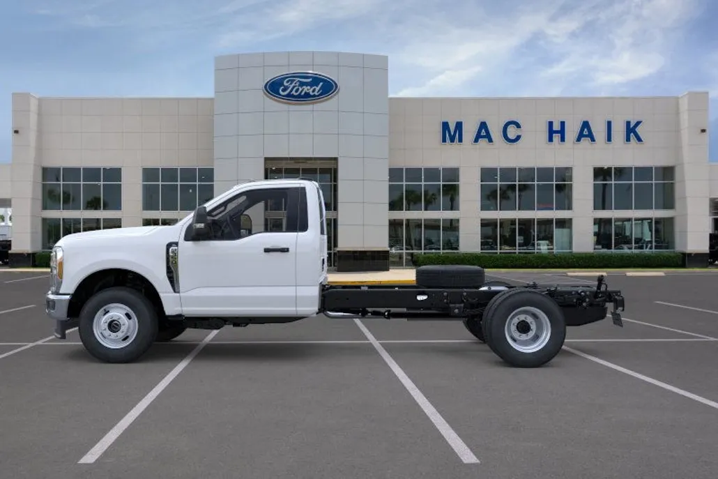 2025 Ford F-350 XL photo 1