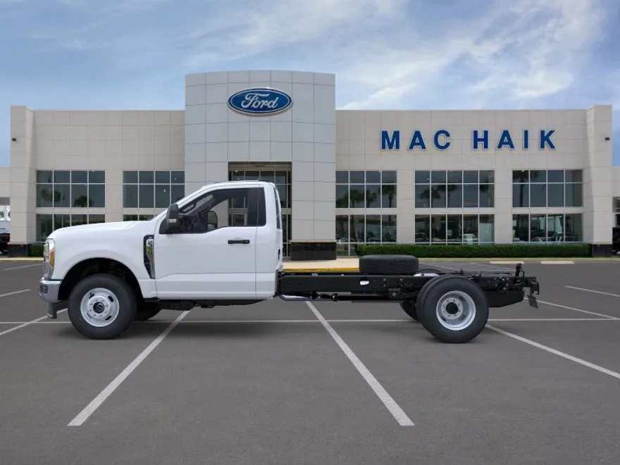 2025 Ford F-350 XL photo 1
