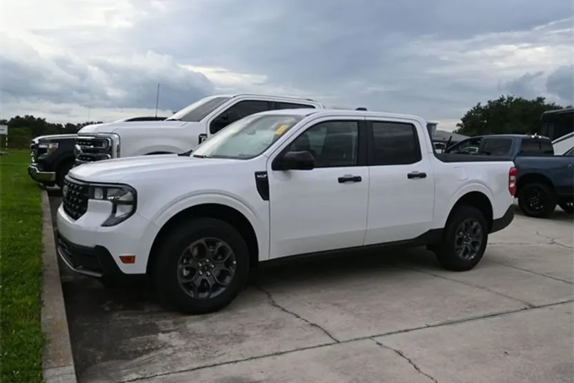 2025 Ford Maverick XLT photo 1