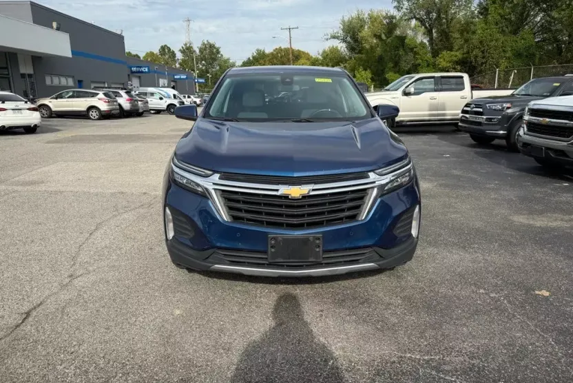 2022 Chevrolet Equinox LT photo 1